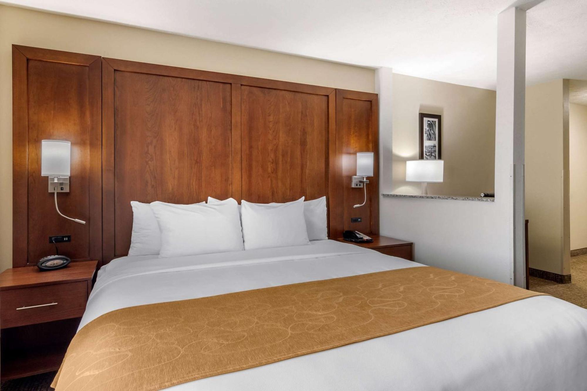 Comfort Suites Speedway - Kansas City Buitenkant foto