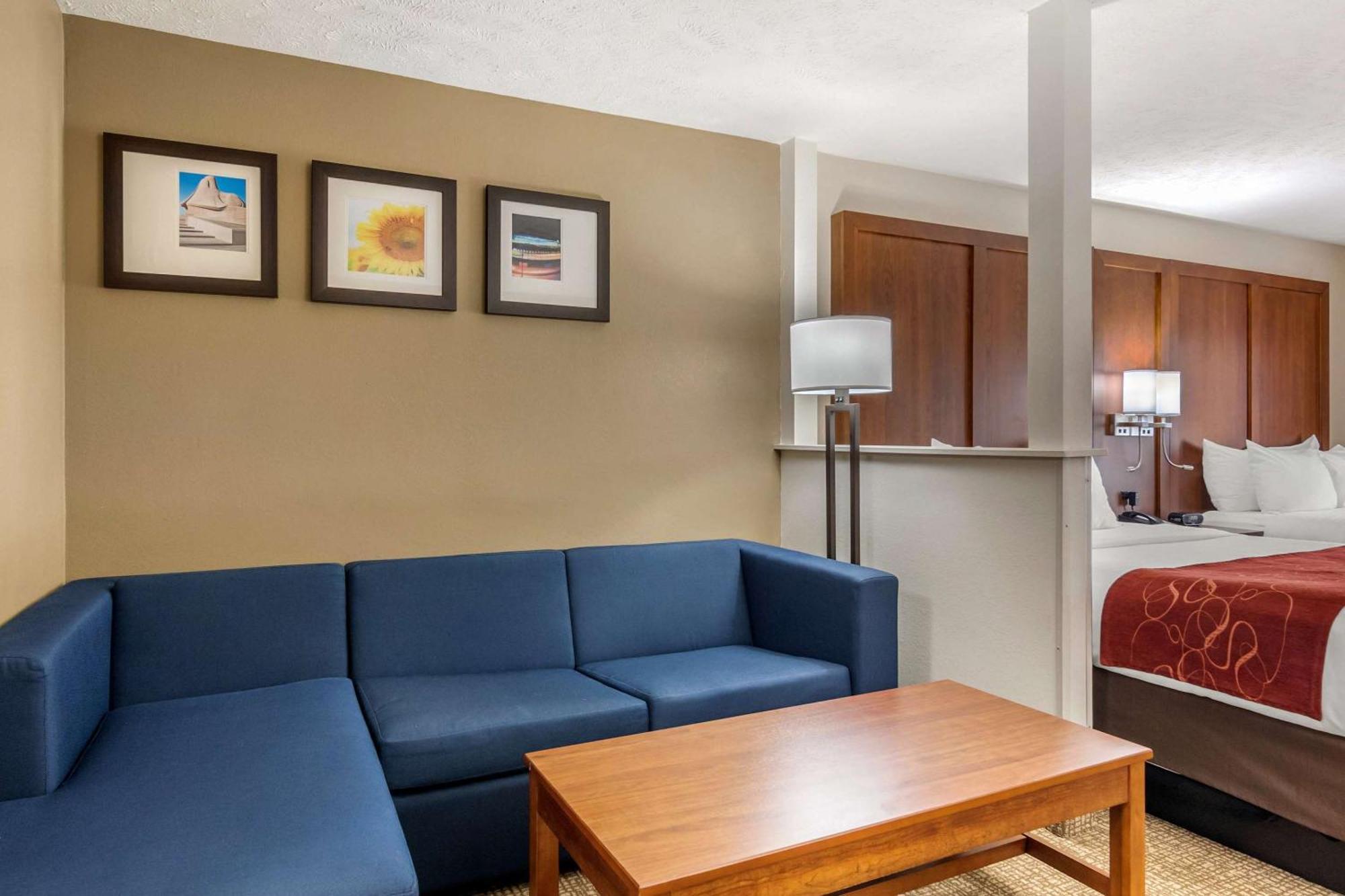 Comfort Suites Speedway - Kansas City Buitenkant foto